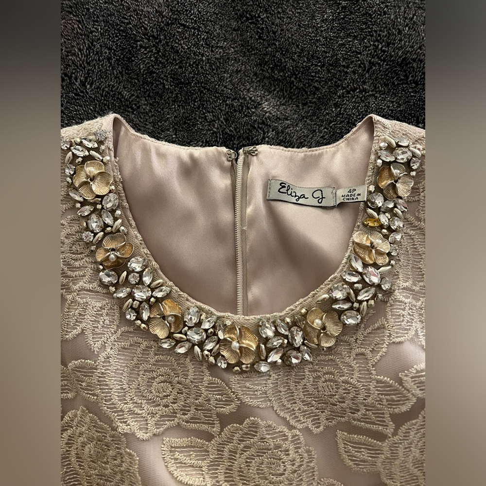 Eliza J women's sleeveless Gold lace dress size 4 - Picture 2 of 5